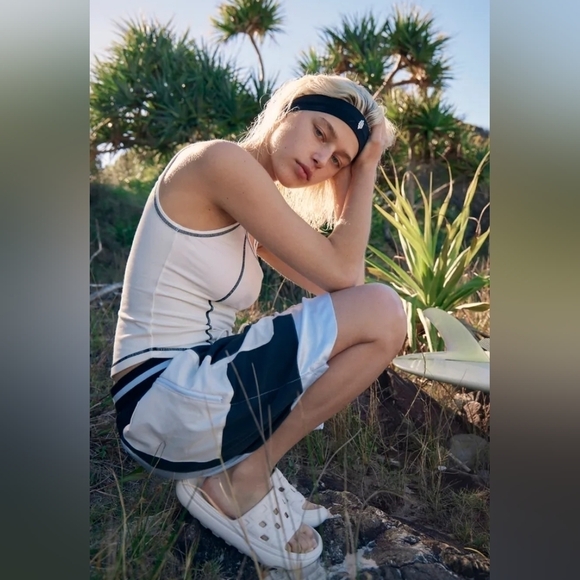 NEW FREE PEOPLE MOVEMENT DRAFT PICK SHORTS SIZE SMALL $98 - Picture 3 of 9